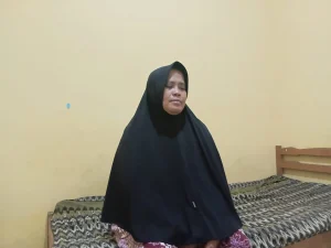 Gambar Sri Wahyuni yang sedih